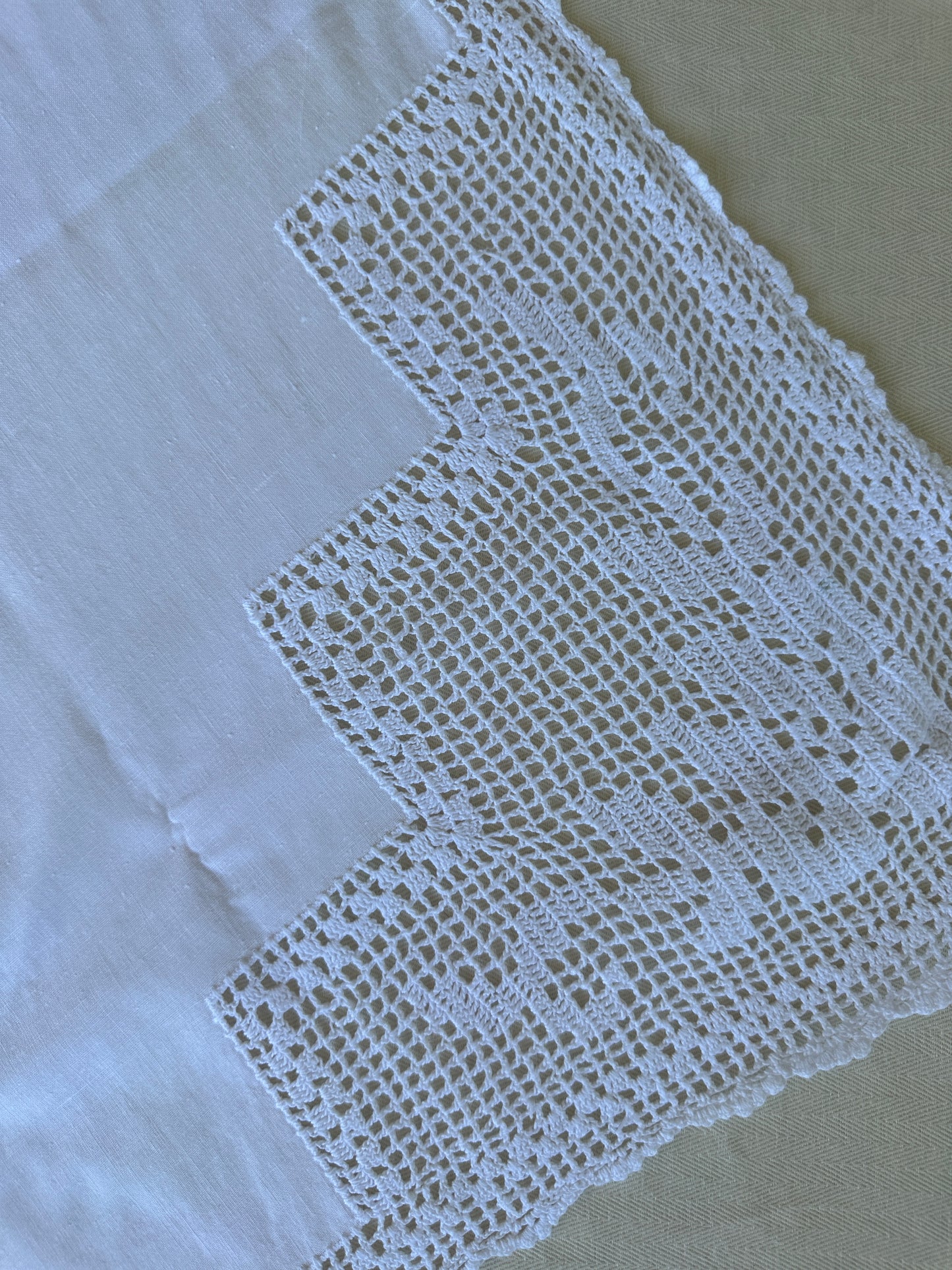 Vintage Linen Pure White Embroidered Table Runner 43x17
